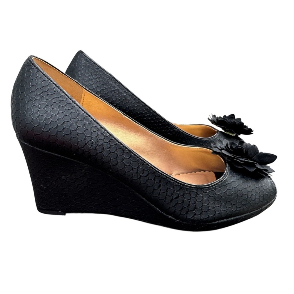 Lindsay Phillips Courtney Black Snakeskin Peep Toe Wedge Heels Flower Size 8.5M